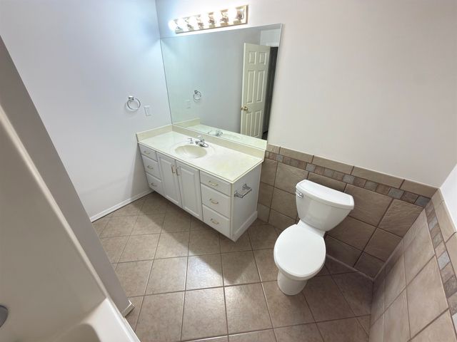 2427 N VINEGATE CT, Wichita, KS 67226
