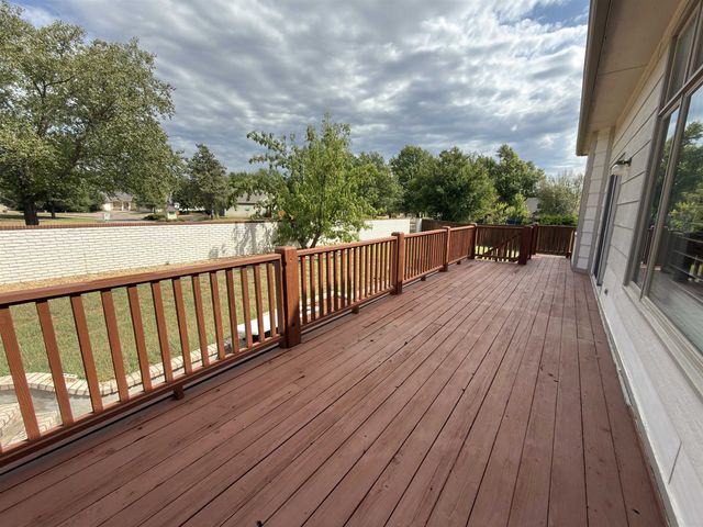 2427 N VINEGATE CT, Wichita, KS 67226