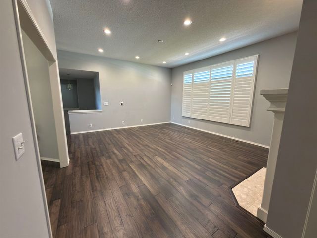 2427 N VINEGATE CT, Wichita, KS 67226