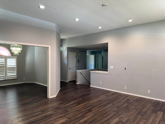 2427 N VINEGATE CT, Wichita, KS 67226