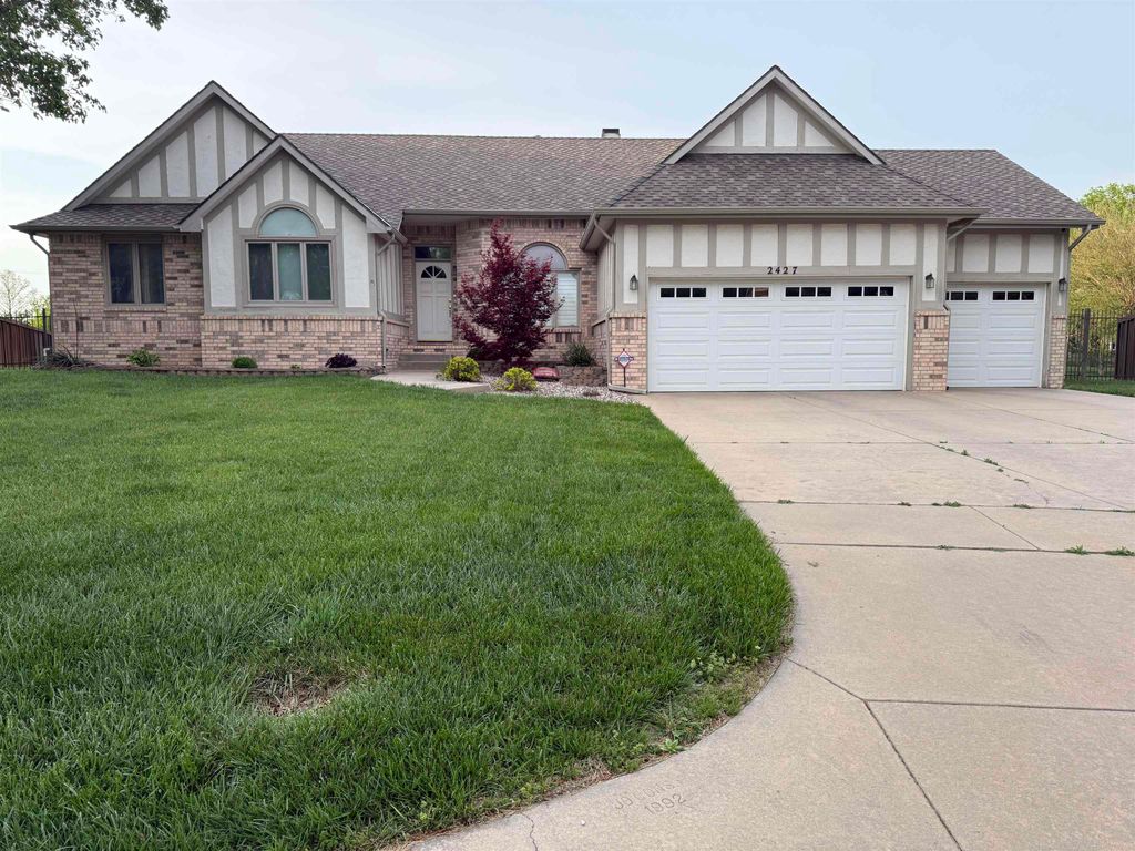 2427 N VINEGATE CT, Wichita, KS 67226