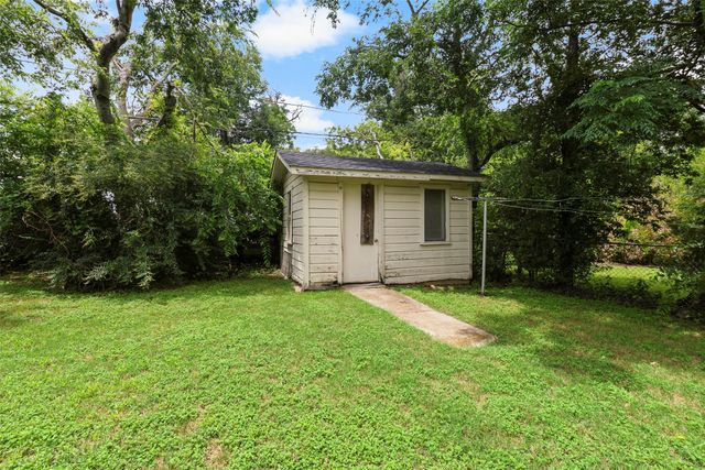 4828 Eastline Drive, Fort Worth, TX 76119