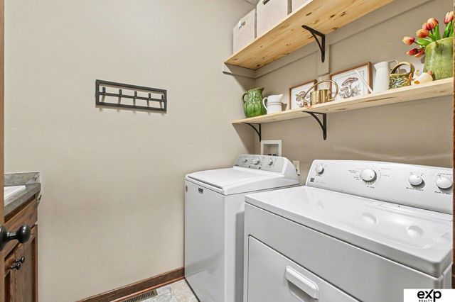 950 N Brooks Hollow Drive, Fremont, NE 68025