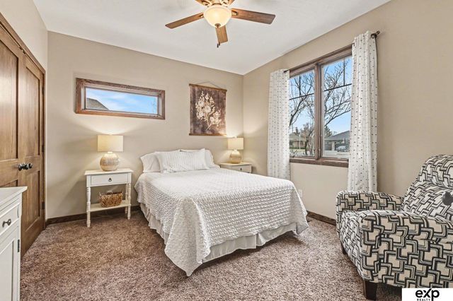 950 N Brooks Hollow Drive, Fremont, NE 68025