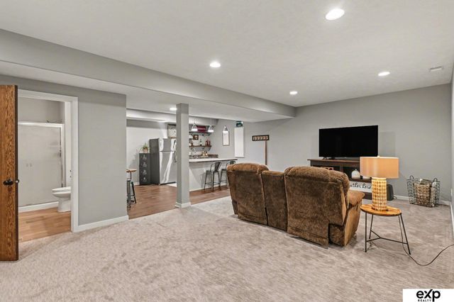 950 N Brooks Hollow Drive, Fremont, NE 68025