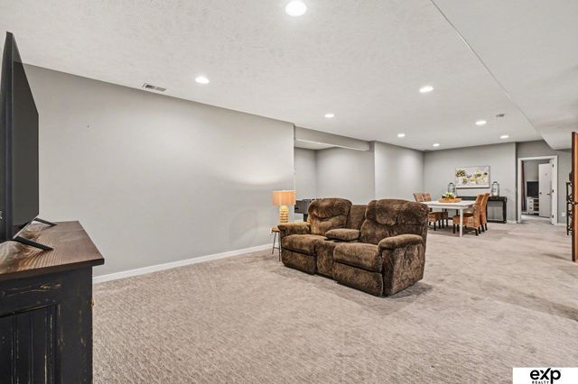950 N Brooks Hollow Drive, Fremont, NE 68025