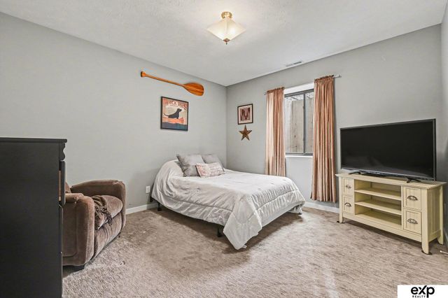 950 N Brooks Hollow Drive, Fremont, NE 68025