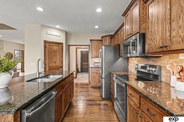 950 N Brooks Hollow Drive, Fremont, NE 68025