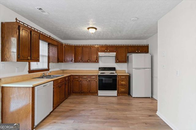 1684 Hunting Creek Drive SE, Conyers, GA 30013