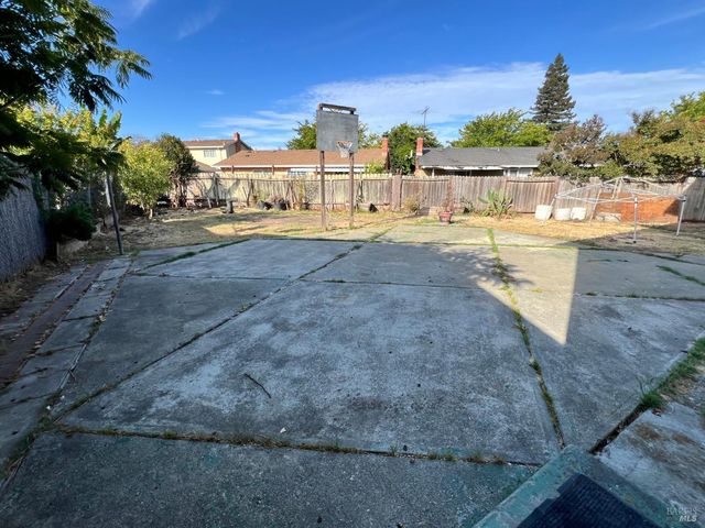 203 Baylor Dr, Vallejo, CA 94589