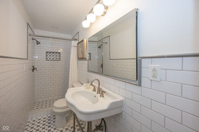 2513 E 99th Street, Carmel, IN 46280