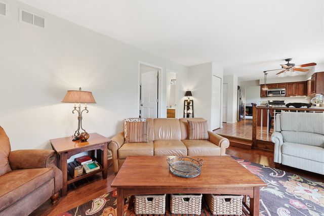 1222 Biscayne Drive, Elk Grove Village, IL 60007