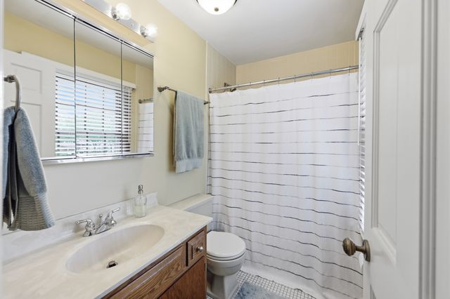 1222 Biscayne Drive, Elk Grove Village, IL 60007