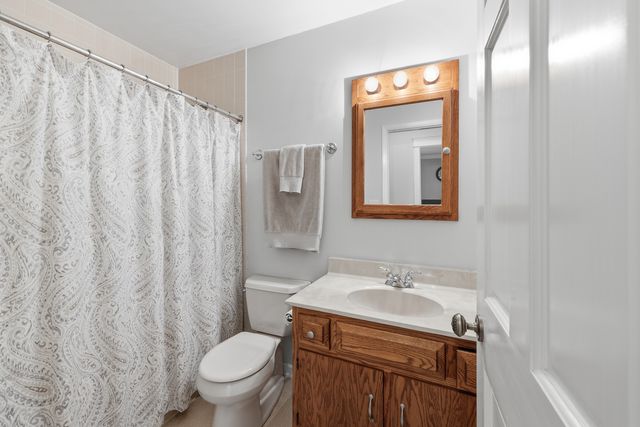 1222 Biscayne Drive, Elk Grove Village, IL 60007