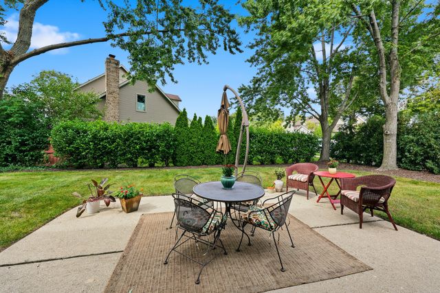 1222 Biscayne Drive, Elk Grove Village, IL 60007