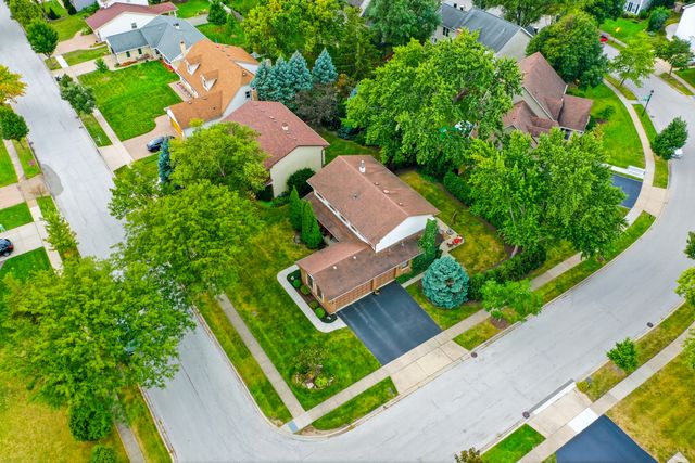1222 Biscayne Drive, Elk Grove Village, IL 60007
