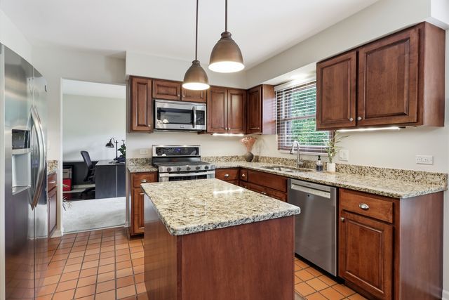 1222 Biscayne Drive, Elk Grove Village, IL 60007