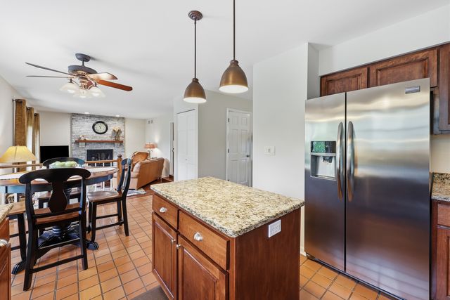 1222 Biscayne Drive, Elk Grove Village, IL 60007