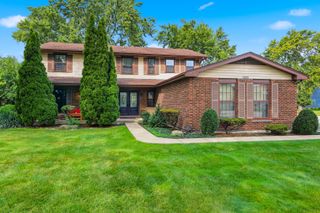 1222 Biscayne Drive, Elk Grove Village, IL 60007