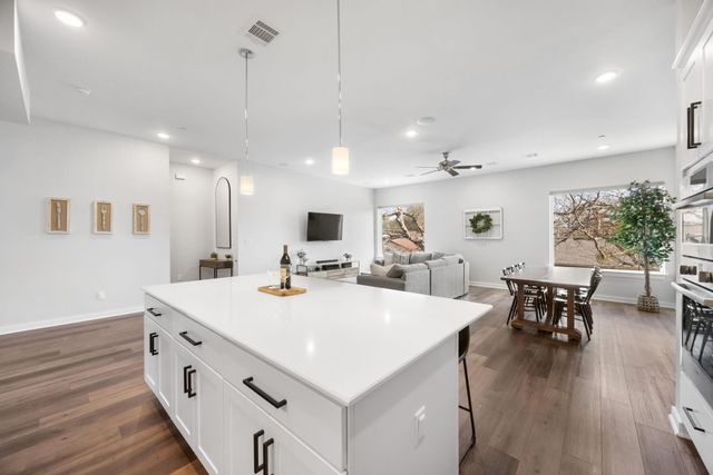 1417 Kramer LN 14, Austin, TX 78758
