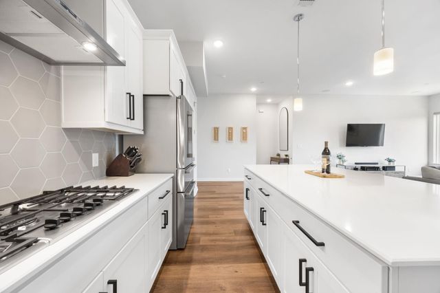 1417 Kramer LN 14, Austin, TX 78758
