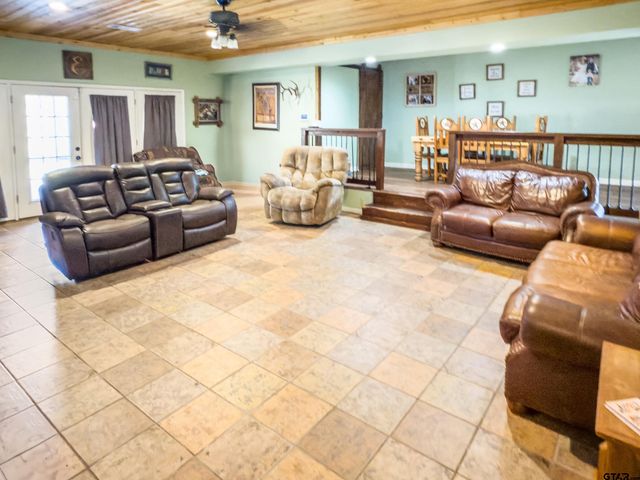 8090 CR 4528, Palestine, TX 75803