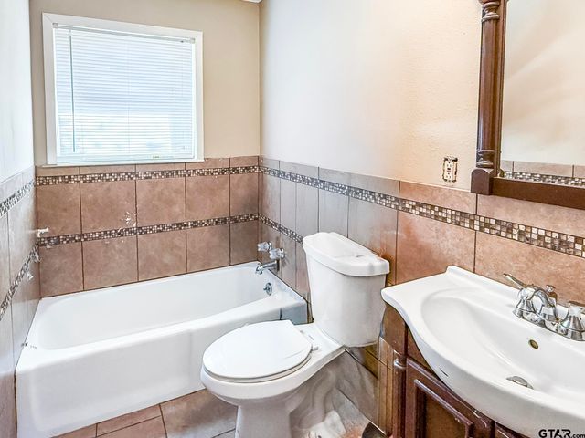 8090 CR 4528, Palestine, TX 75803