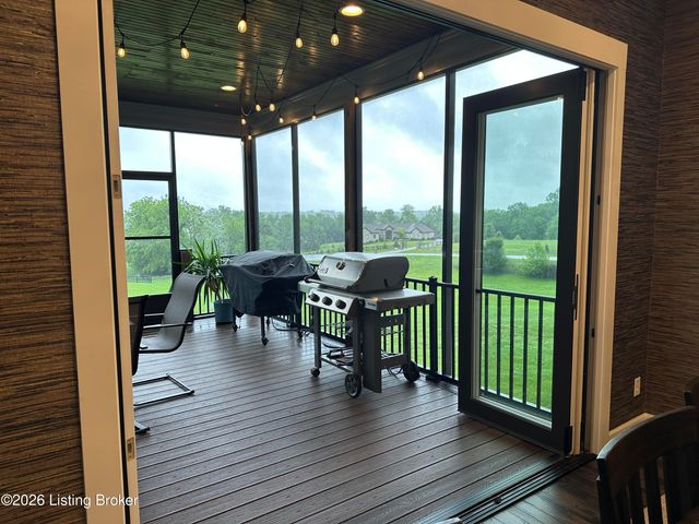 279 Lansdowne Cres, Louisville, KY 40245