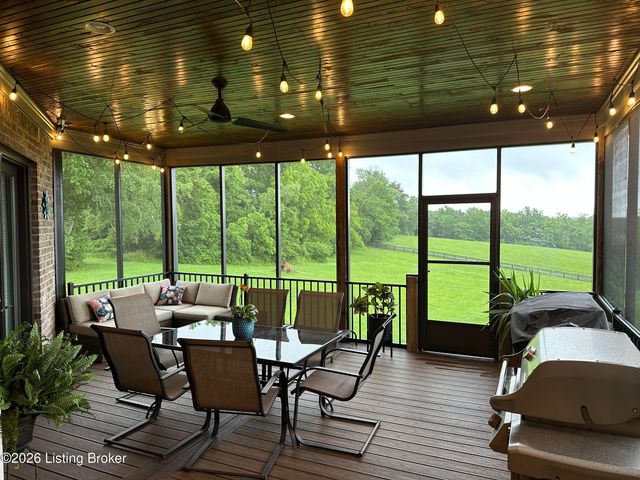 279 Lansdowne Cres, Louisville, KY 40245