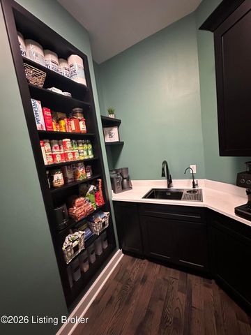 279 Lansdowne Cres, Louisville, KY 40245