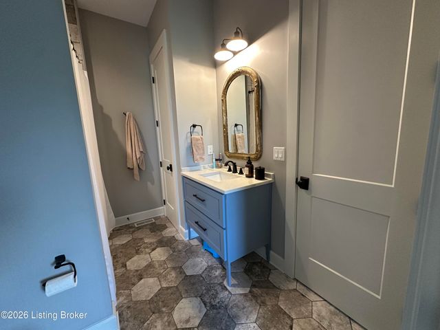 279 Lansdowne Cres, Louisville, KY 40245