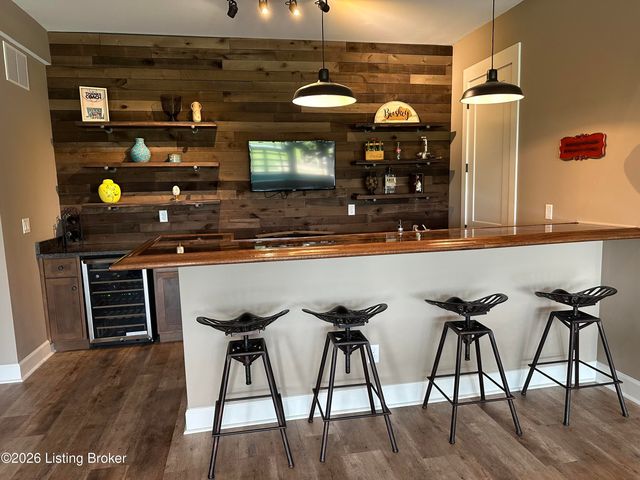 279 Lansdowne Cres, Louisville, KY 40245