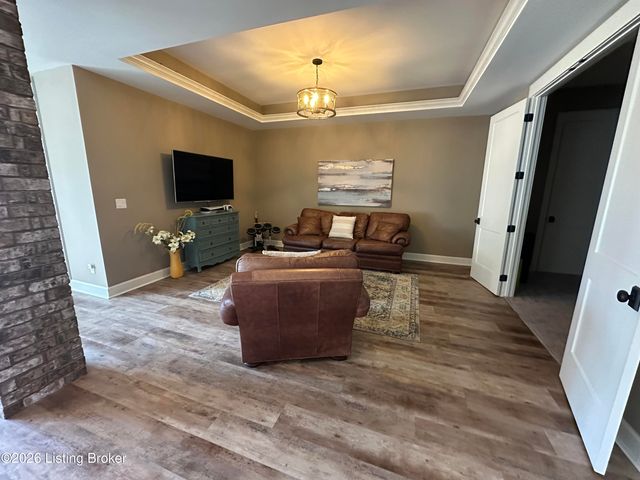 279 Lansdowne Cres, Louisville, KY 40245