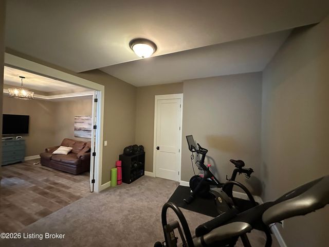 279 Lansdowne Cres, Louisville, KY 40245