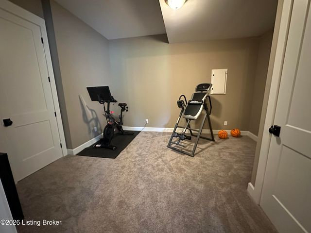 279 Lansdowne Cres, Louisville, KY 40245