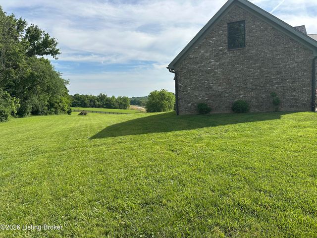 279 Lansdowne Cres, Louisville, KY 40245