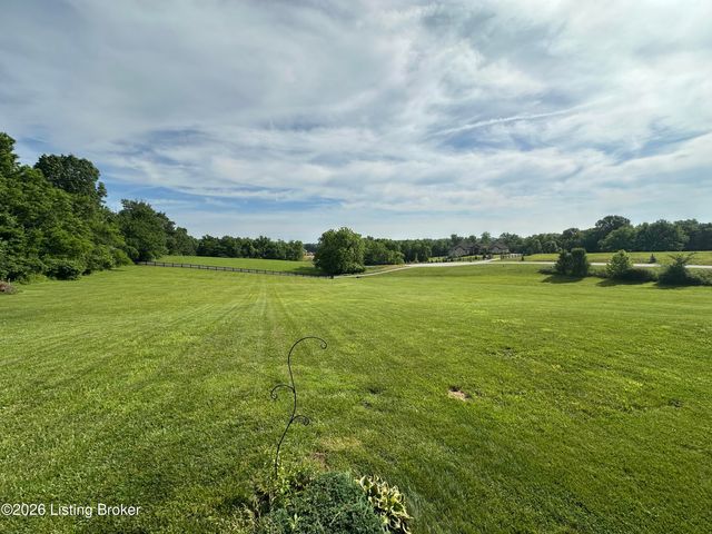 279 Lansdowne Cres, Louisville, KY 40245