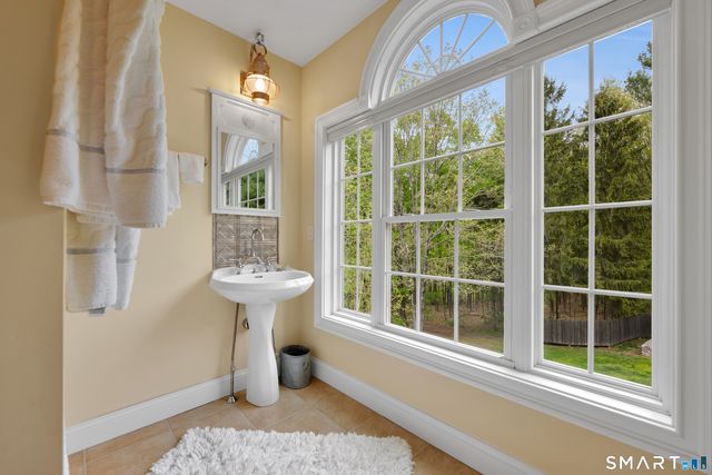 8 Curtiss Meadows, Woodbury, CT 06798