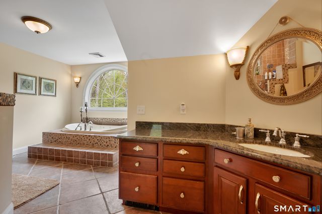 8 Curtiss Meadows, Woodbury, CT 06798