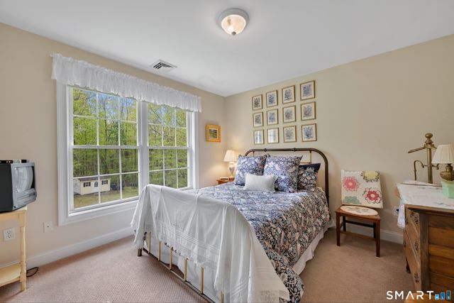8 Curtiss Meadows, Woodbury, CT 06798