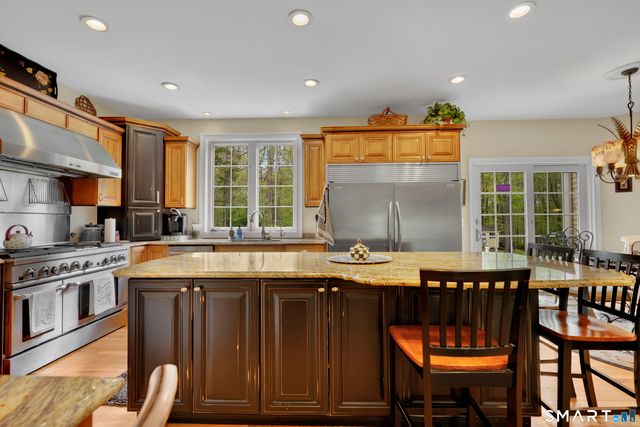 8 Curtiss Meadows, Woodbury, CT 06798