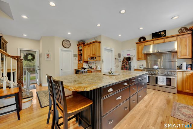 8 Curtiss Meadows, Woodbury, CT 06798