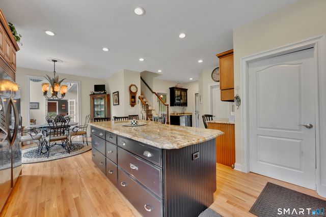 8 Curtiss Meadows, Woodbury, CT 06798