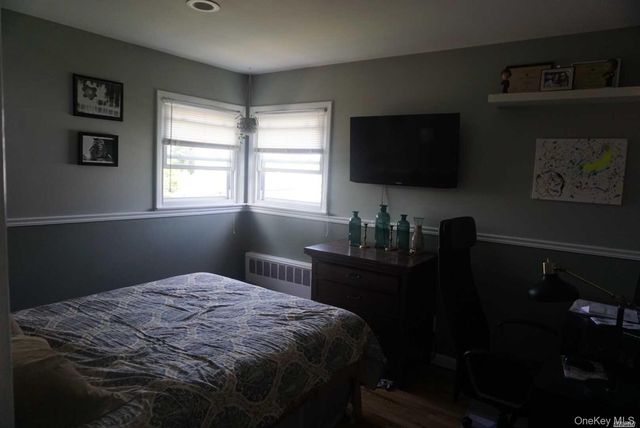 8 Hallock Street 1st Fl, Farmingdale, NY 11735
