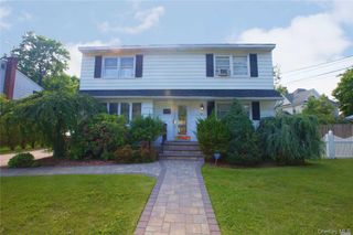 8 Hallock Street 1st Fl, Farmingdale, NY 11735
