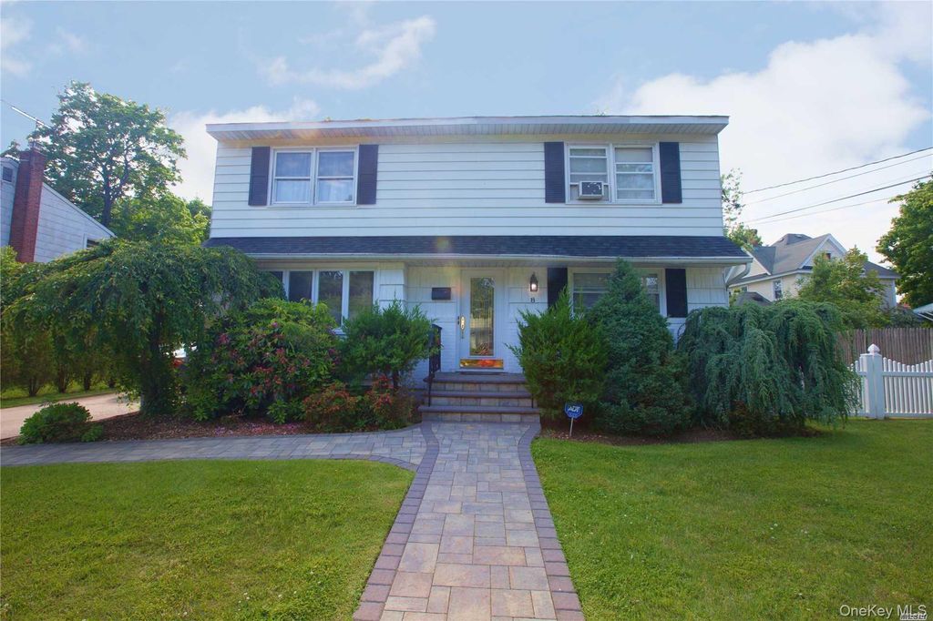8 Hallock Street 1st Fl, Farmingdale, NY 11735
