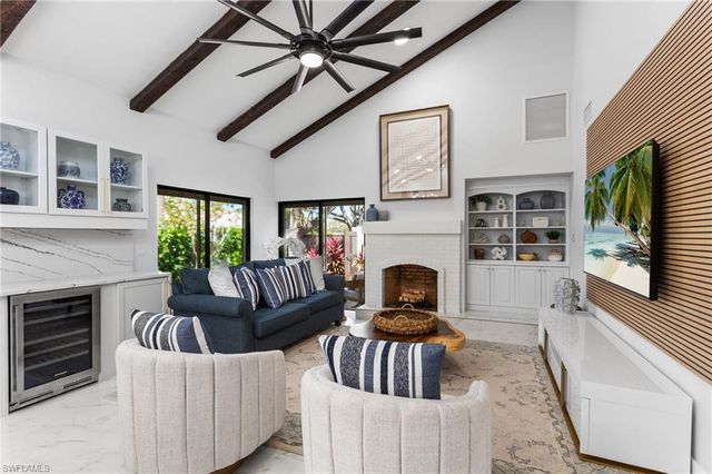 588 Tierra Mar LN 23, Naples, FL 34108