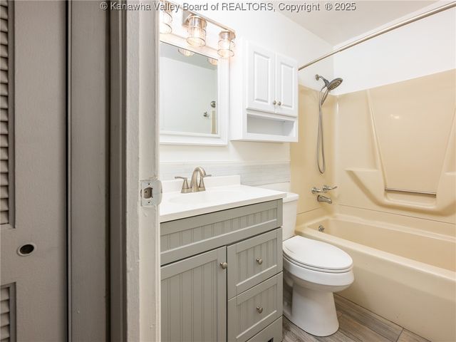 225 Sun Valley Drive, St Albans, WV 25177