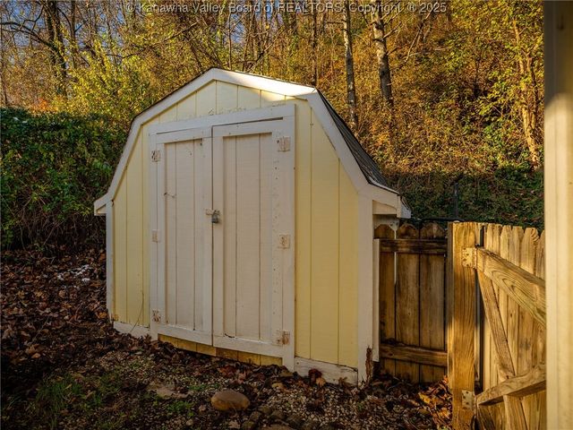 225 Sun Valley Drive, St Albans, WV 25177