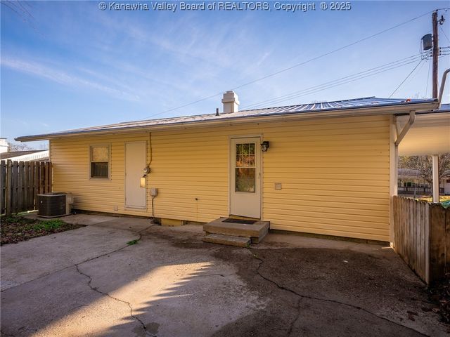 225 Sun Valley Drive, St Albans, WV 25177